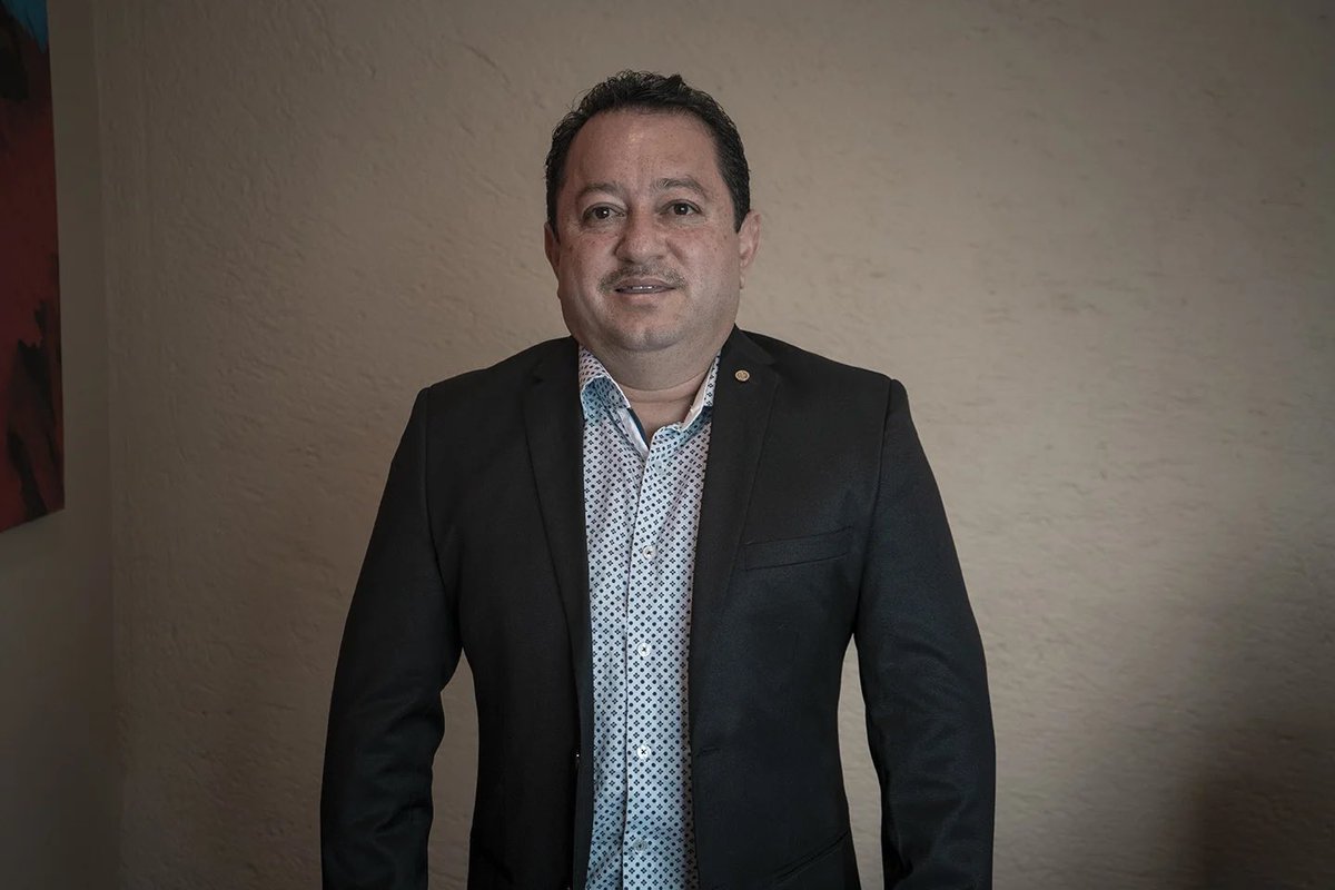 _aguiarlaura's tweet photo. Nunca nada me ha desgarrado tanto el cuerpo y alma como mi relación con la USAC, mil veces malditos todos los que la han corrompido para sus intereses corruptos, Mazariegos, Gálvez, Oliva, Arriaga y muchos otros, nunca olvidaremos todo el daño que hicieron. https://t.co/TOmoOZzMCj