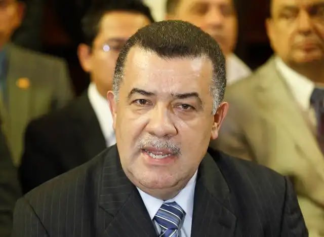 _aguiarlaura's tweet photo. Nunca nada me ha desgarrado tanto el cuerpo y alma como mi relación con la USAC, mil veces malditos todos los que la han corrompido para sus intereses corruptos, Mazariegos, Gálvez, Oliva, Arriaga y muchos otros, nunca olvidaremos todo el daño que hicieron. https://t.co/TOmoOZzMCj