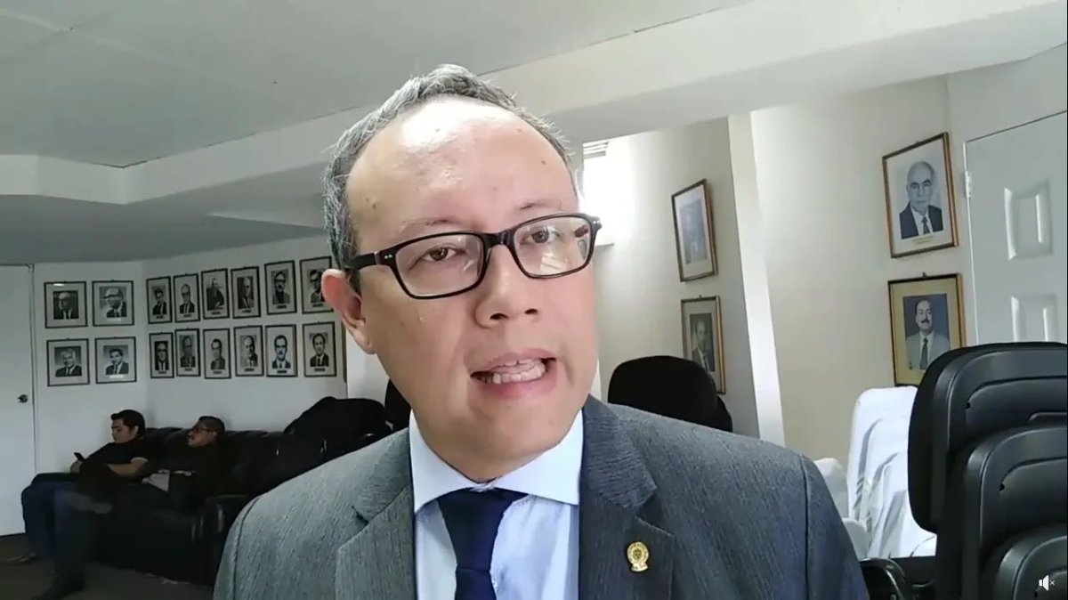 Nunca nada me ha desgarrado tanto el cuerpo y alma como mi relación con la USAC, mil veces malditos todos los que la han corrompido para sus intereses corruptos, Mazariegos, Gálvez, Oliva, Arriaga y muchos otros, nunca olvidaremos todo el daño que hicieron.