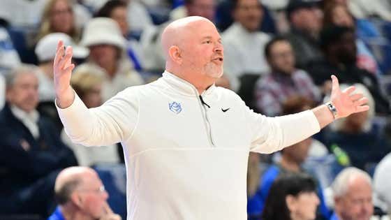 Always Be Recruiting: Providence Fans Showed Up To The SLU/URI Game Last Night Just To Try And Convince Josh Schertz To Be Their Next Head Coach s.barstool.link/c/article-3563…