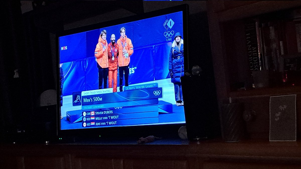 YvonneGrevelink's tweet photo. Wat een fantastische finale van de shorttrack mannen op de 500m. van de #OlympischeWinterspelen.
De broers @MellevanhetWout en @JensvanhetWout een #zilveren en #bronzen #medaille! https://t.co/zI9Y5wxjIb