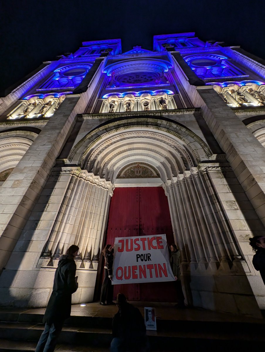 Ce soir, je me suis joint au rassemblement en hommage au jeune Quentin, tué par des terroristes de la Jeune Garde, milice armée liée à LFI.

Nous n’oublierons pas.

#Quentin #Hommage
