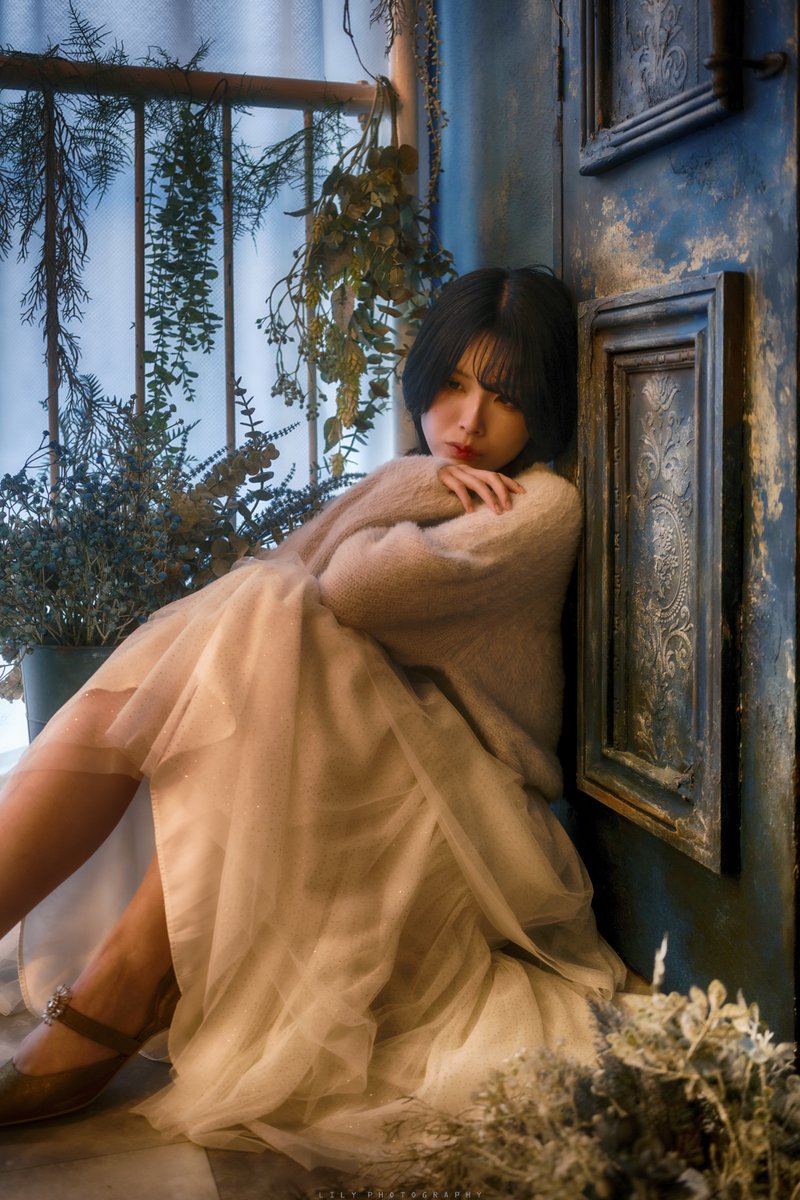 ◸
約束の雪が、まだ降り出さない部屋で
◺
<a href="/kin0tu/">木乃つかさ</a>
#lilyphotography #portrait