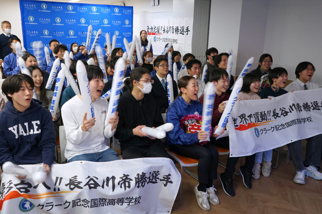 clarkSportsPR's tweet photo. クラーク卒業生・長谷川 帝勝選手、ミラノ・コルティナ五輪 スノーボード男子スロープスタイルで銀メダル獲得！！ https://t.co/5qNCq5d3s3