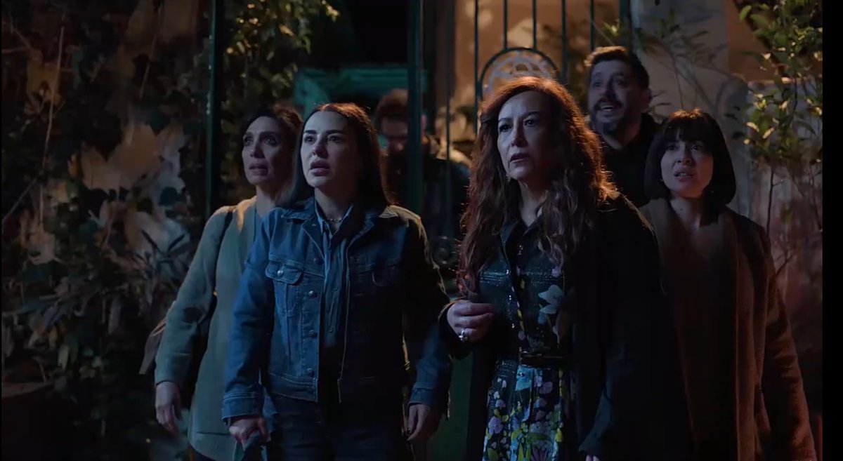 يمه كنت حااسه السيلفي وراه شيي😔😔
#بالحرام