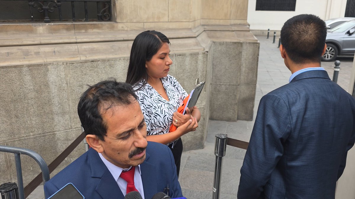#LOULTIMO 
Fiscalía y DIRCOCOR llegan a Palacio de Gobierno para realizar diligencias sobre investigaciones contra José Jerí 
Vía <a href="/RPPNoticias/">RPP Noticias</a>
