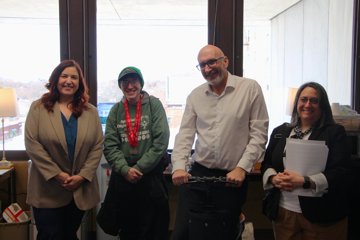 CDRNYS's tweet image. CDR joined @NYAIL at the Capitol for Advocacy Day, meeting legislators to advance funding, services, and protections Disabled New Yorkers need to live independently in their homes and communities.
#DisabilityRights