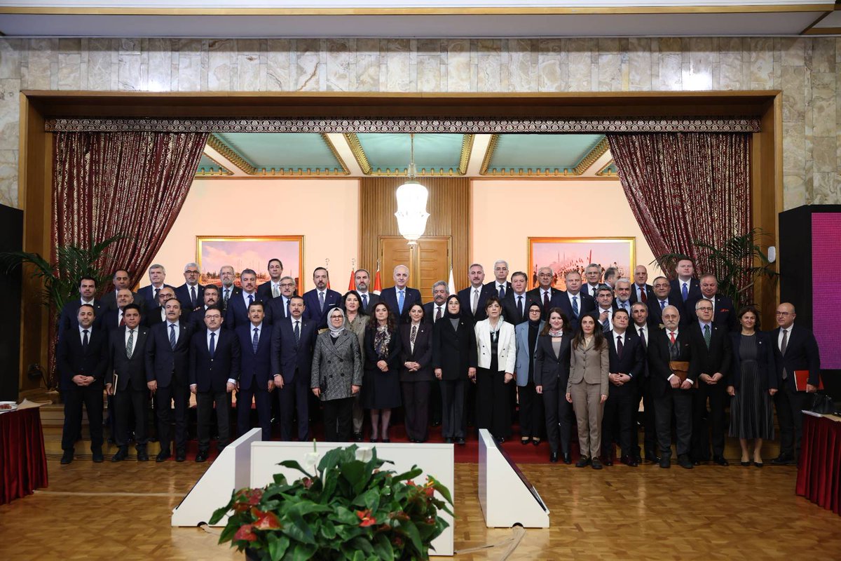 Ne yaptığınızı biliyoruz ve asla unutmayacağız.

PKK ve bebek katili Apo'ya umut olan
İhanet Raporuna Onay Veren Partiler: 
<a href="/Akparti/">AK Parti</a> 
<a href="/herkesicinCHP/">CHP 🇹🇷</a> 
<a href="/DEMGenelMerkezi/">DEM Parti</a> 
<a href="/MHP_Bilgi/">MHP</a> 
<a href="/rprefahpartisi/">Yeniden Refah Partisi</a> 
<a href="/HurDavaPartisi/">HÜDA PAR</a> 
<a href="/DSPGenelMerkez/">Demokratik Sol Parti</a> 
<a href="/SaadetPartisi/">Saadet Partisi</a> 
<a href="/GelecekPartiTR/">Gelecek Partisi</a> 
<a href="/devapartisi/">DEVA Partisi</a>