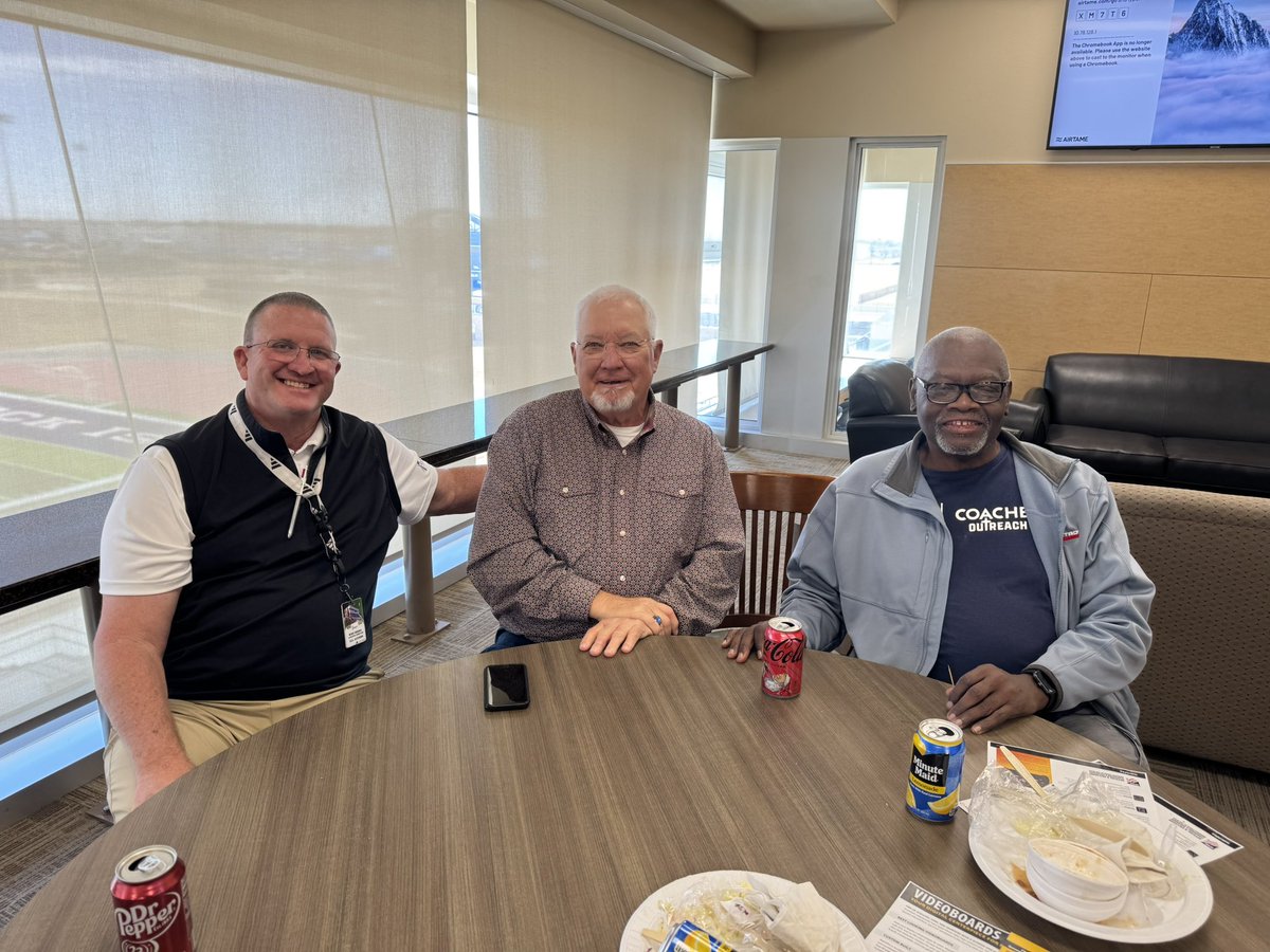 Wesley_A_Torres's tweet photo. Three great Lee Rebel football coaches in one room today: Coach Meeks, Coach Parchman, and Coach Ratliff! @LHSrebelFB @Hartman3Clint @mmeeks11 https://t.co/ODVaeODvqF