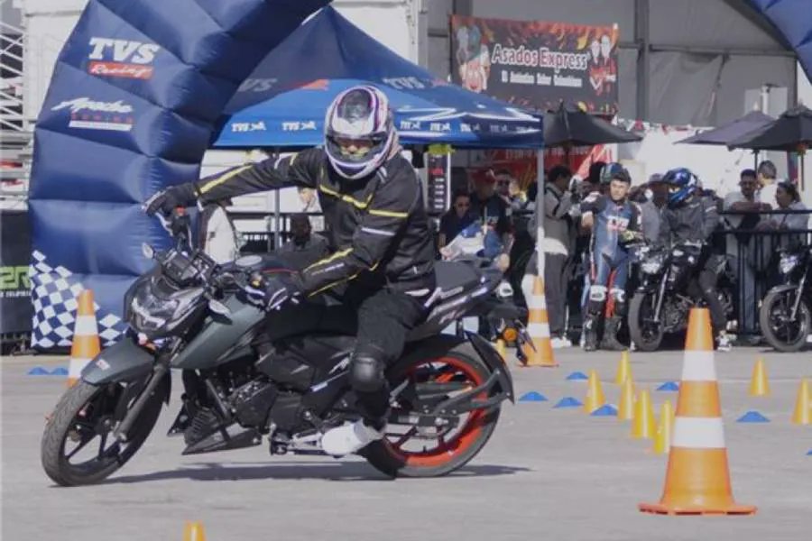 Autosdeprimera's tweet image. MOTOS | TVS Motor y Auteco abrieron inscripciones para el Apache Racing Experience (ARE) Colombia. El concursante con mejor desempeño representará a Colombia en el ARE India.

Más detalles aquí: autosdeprimera.com/motos-2/motos-…
#TVSMotor #Auteco #apacheracingexperience #arecolombia