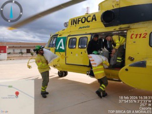 Profesionales de <a href="/Plan_INFOCA/">EMA INFOCA</a> auxilian a pastores y ganaderos aislados en el río Borosa en la provincia de #Jaén tras el tren de borrascas. 

Desde el CEDEFO de Cazorla han trasladado 600 kg de pienso y víveres a Roblehondo para garantizar provisiones hasta restablecer el acceso.