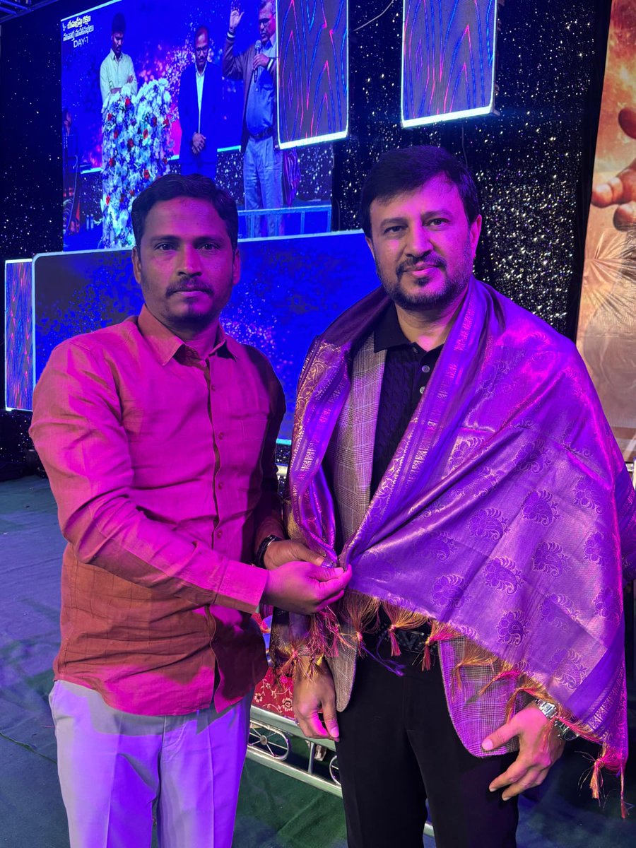 MadigaAbraham's tweet photo. బోరేగావ్ గ్రామంలో @యేసుక్రీస్తు రక్షణ సువార్త మహాసభలు "బ్ర.రాజా హేబెల్"
(Founder &amp; Raja Faith Ministries The New Covenant Church)గారికి శాలువాతో సన్మానించడం జరిగింది...
నన్ను ఆహ్వానించి, అవకాశం కల్పించిన 
బ్రదర్ కే.ప్రశాంత్ (సంఘాకాపరి)అన్న గారికి ధన్యవాదములు 
@rajahebel_rfm https://t.co/nxNDqrQtzl