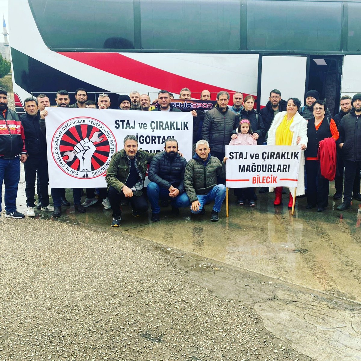 <a href="/CirakStajFED/">STAJ VE ÇIRAKLIK SİGORTASI MAĞDURLARI FEDERASYONU</a> <a href="/herkesicinCHP/">CHP 🇹🇷</a> <a href="/iyiparti/">İYİ Parti</a> <a href="/rprefahpartisi/">Yeniden Refah Partisi</a> <a href="/anahtarparti/">Anahtar Parti</a> <a href="/GelecekPartiTR/">Gelecek Partisi</a> <a href="/devapartisi/">DEVA Partisi</a> <a href="/SaadetPartisi/">Saadet Partisi</a> <a href="/DSPGenelMerkez/">Demokratik Sol Parti</a> <a href="/_DemokratParti/">Demokrat Parti</a> <a href="/zaferpartisi/">Zafer Partisi</a> <a href="/eczozgurozel/">Özgür Özel</a> <a href="/MDervisogluTR/">Müsavat Dervişoğlu</a> <a href="/erbakanfatih/">Dr. Fatih Erbakan</a> <a href="/yavuzagiraliog/">Yavuz Ağıralioğlu</a> Biz her yerdeyiz hakkımızı istiyoruz
3308 Yasası Değişsin artık
<a href="/RTErdogan/">Recep Tayyip Erdoğan</a>
<a href="/dbdevletbahceli/">Devlet Bahçeli</a>
<a href="/isikhanvedat/">Prof. Dr. Vedat Işıkhan</a>
Es Es
Hakkımız Yok Sayılıyor
#StajyerÇırakYarımSigortaMağduru