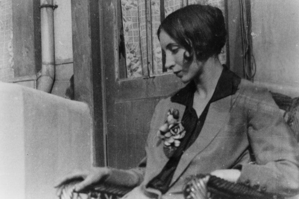 “Life shrinks or expands in proportion to one's courage.”

― Anaïs Nin