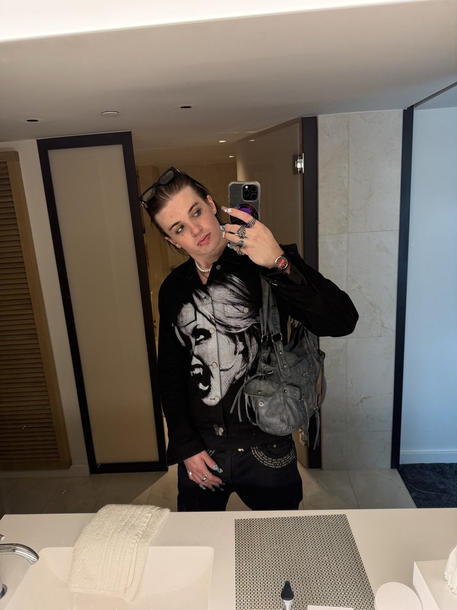 freesami tweet media