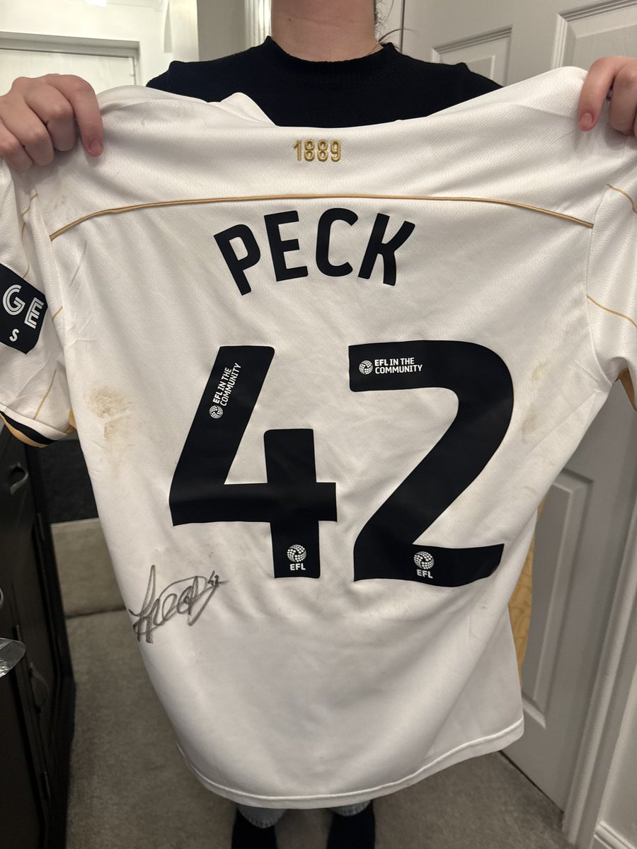 Cheers gaffer for Pompey shirts. Kids say thank you! After a few beers tonight can say Sunday can't come quick enough!
👍🏻⚔️
#twitterblades