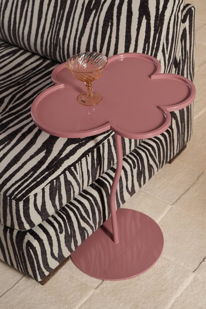 pink flower-shaped coffee table 🌸