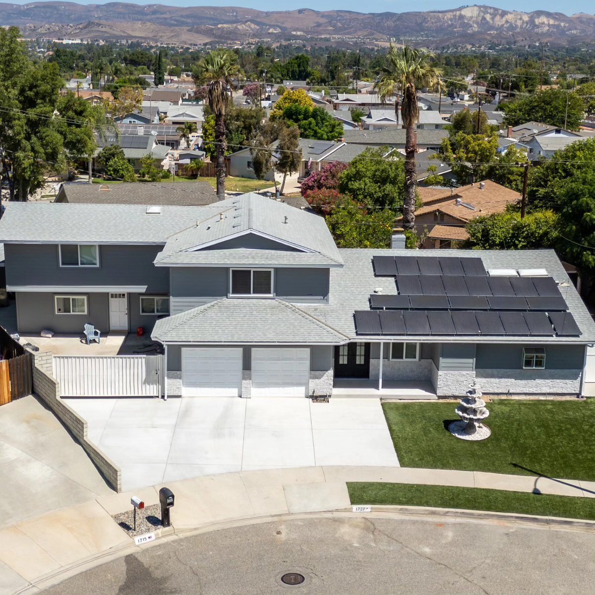Rndbuilders's tweet photo. This Simi Valley home got a full exterior transformation by RnD Builders Inc. The goal? Boost curb appeal, improve durability, and create a clean, modern look that reflects the homeowner’s style. https://t.co/xwNC96gX4s