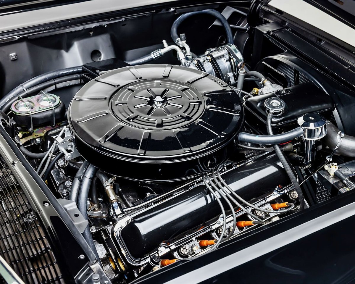 Barrett_Jackson's tweet image. Classic body, custom flair. Selling for $330,000 during the 2026 Scottsdale Auction was this 1964 @LincolnMotorCo #Continental Custom Convertible.

#Consign today for the Palm Beach Auction, Apr. 16-18 at the South #Florida Fairgrounds! 

Consign now: bit.ly/PB26TW-Consign