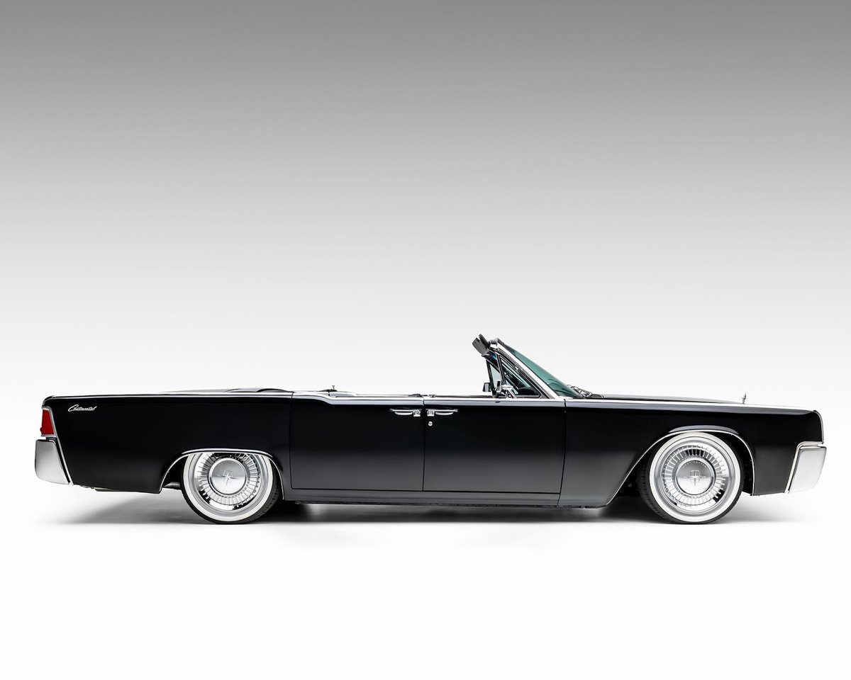 Barrett_Jackson's tweet image. Classic body, custom flair. Selling for $330,000 during the 2026 Scottsdale Auction was this 1964 @LincolnMotorCo #Continental Custom Convertible.

#Consign today for the Palm Beach Auction, Apr. 16-18 at the South #Florida Fairgrounds! 

Consign now: bit.ly/PB26TW-Consign