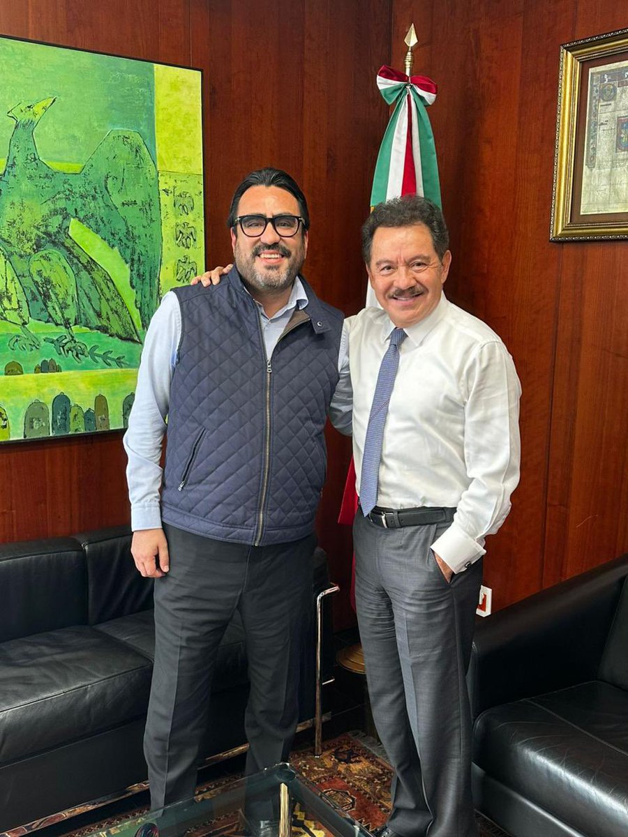 JuandDiosGamez's tweet photo. Tuve una conversación además de amena, muy alimentadora, con @NachoMierV en el @senadomexicano donde platicamos sobre el futuro de la capital de Sinaloa. Siempre es muy motivador escuchar sus reflexiones y saber que contamos en él con un gran aliado para Culiacán https://t.co/BFyrG5K3uA