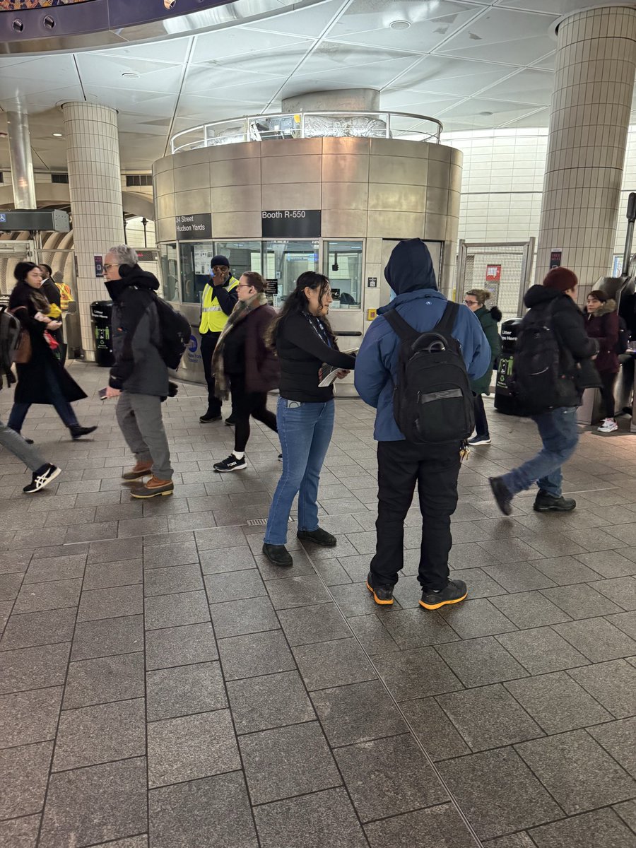 cpapandreou1's tweet photo. Happening Now! TransitTalk is being held on the 7 line at 34th street/Hudson Blvd. East (front of train if coming from Grand Central). Join us now through 5:30pm at Hudson Yards. @MTA @NYCTSubway https://t.co/r8ExyNhKHs
