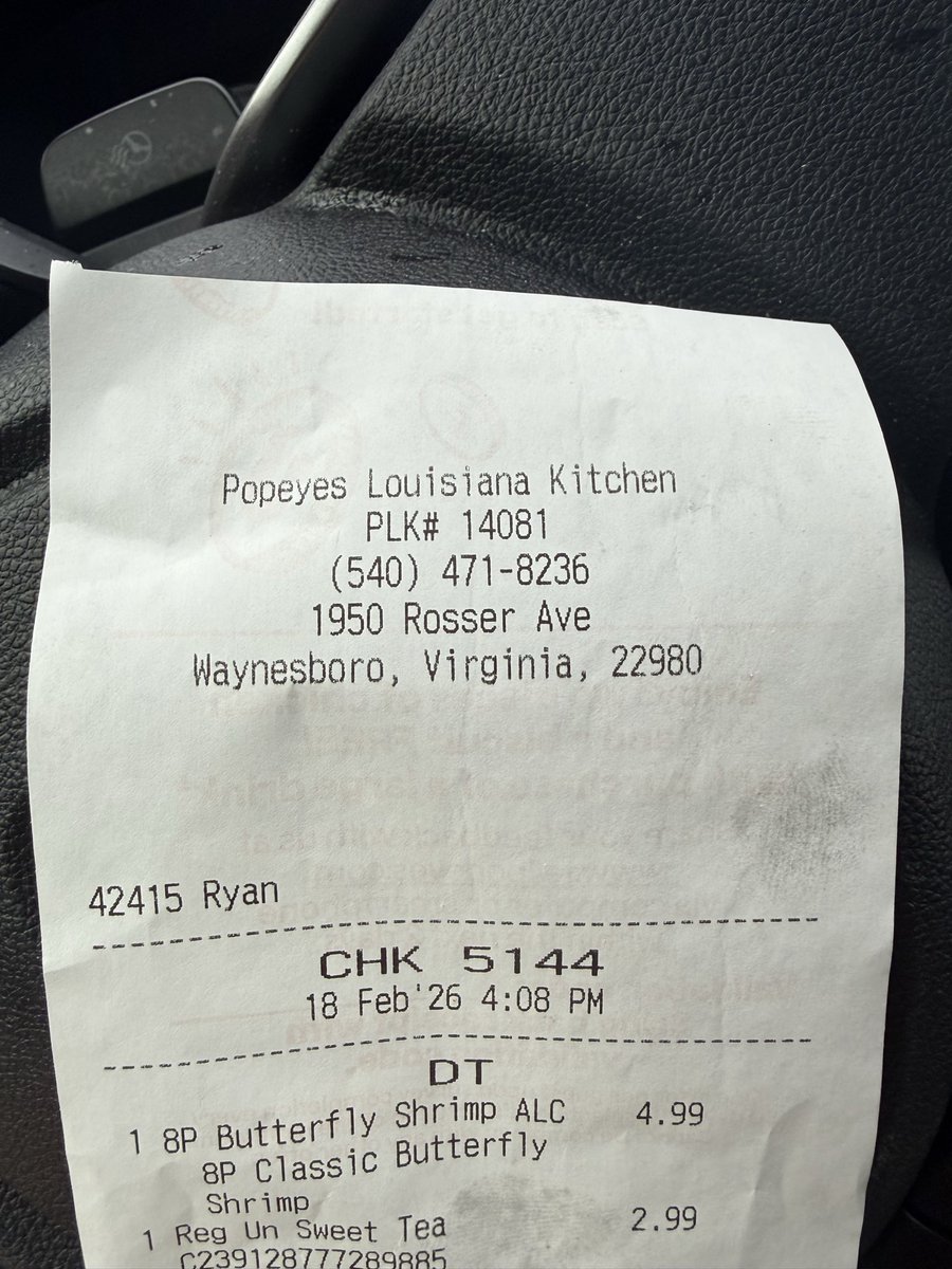 woodyva's tweet photo. @Popeyes you really need to get your customer service up to at least a minimum level of satisfaction. The person who waited on me in thewindow was on the phone while they were taking my order so I had to repeat my order several times, then they told me to go fuck myself https://t.co/ET1xBL4epe