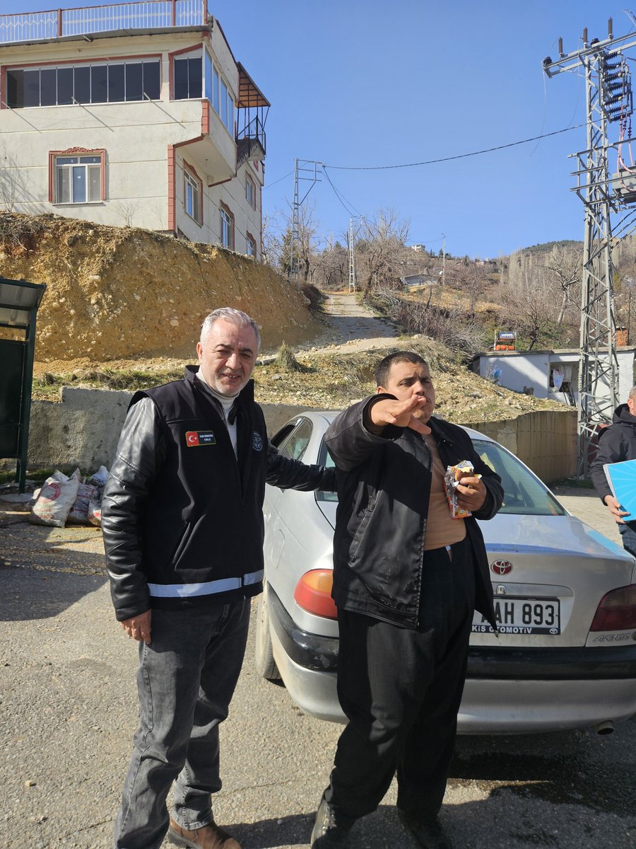 Şahbaz insani yardım ve arama kurtarma derneği olarak depremzede mağdurlarının ihtiyaçlarını karşılamak için ramazan kolisi dağıtımlarımız devam ediyor destek veren herkesten Allah razı olsun