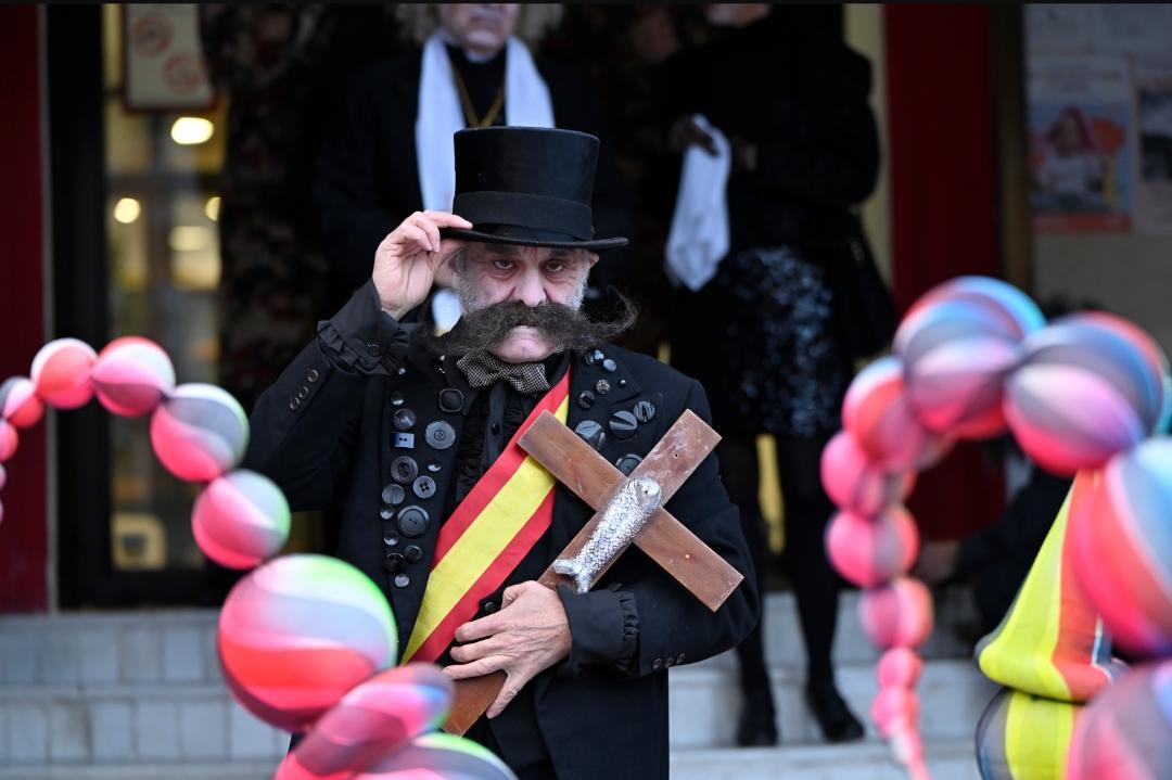 Ponemos el broche final al #carnaval con el tradicional entierro de la sardina. Una tarde única, llena de risas e ilusión🤗