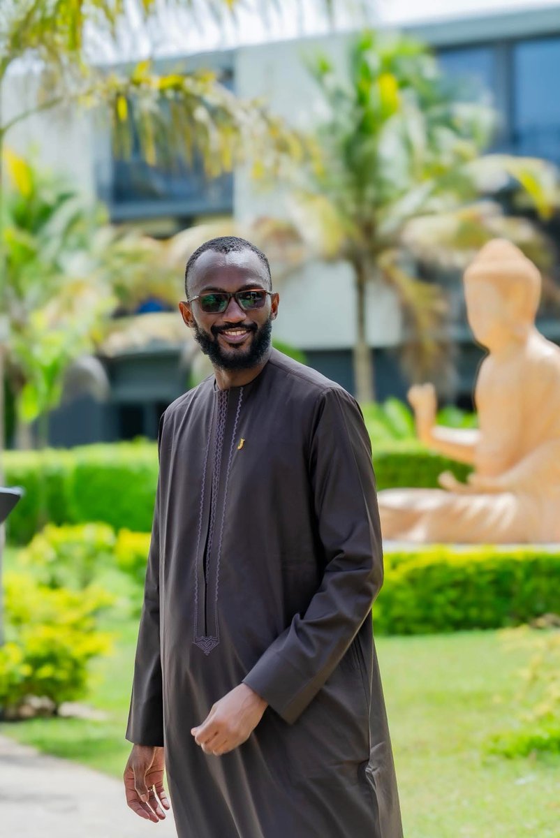 Respect et considération 🇸🇳✅  
Tu seras ministre de la République, inshallah.