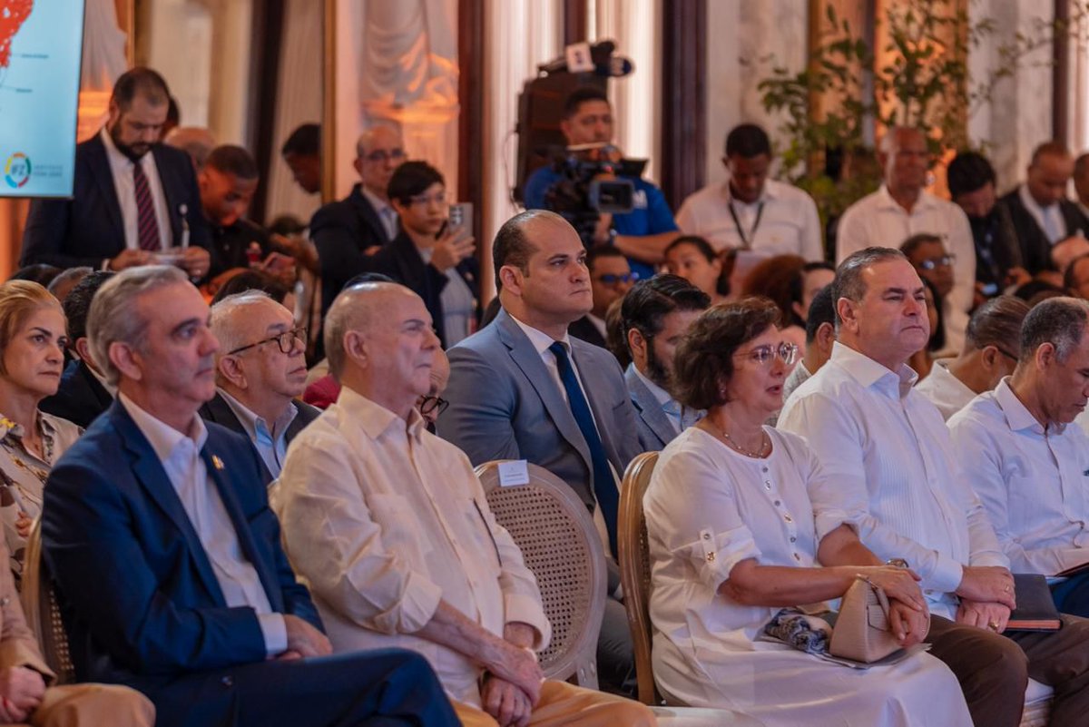 adolfoperezdl's tweet photo. El exdirector general de la FAO, José Graziano da Silva, destacó el Programa de Alimentación Escolar de la República Dominicana como un modelo que fortalece la seguridad alimentaria y el bienestar de la niñez.

Vamos por el camino correcto. https://t.co/OE9NTVEBoC