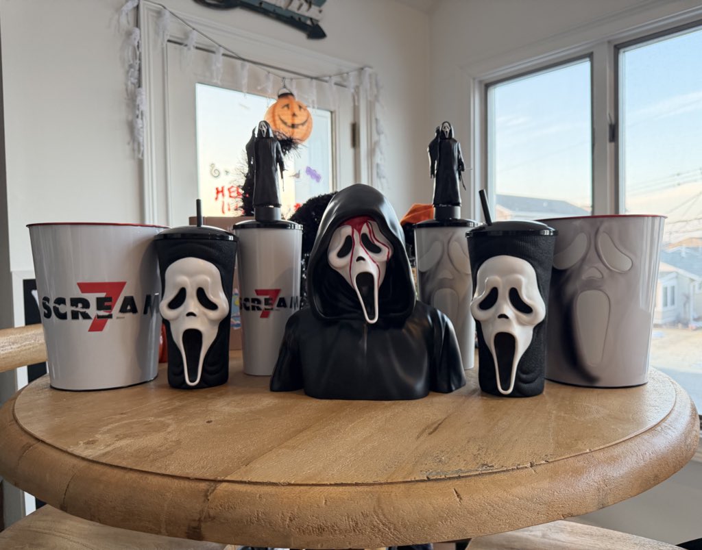 New scream 7 goodies 🔪 8 days &amp; counting…🩸