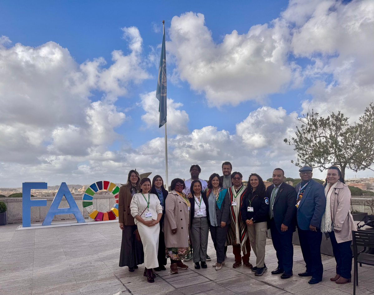 MinAmbienteCo's tweet photo. Bajo el liderazgo de la ministra de ambiente (e) Irene Vélez Torres (@IreneVelezT), Colombia continúa posicionando la biodiversidad como eje central del desarrollo sostenible.
En el marco del SBI en Roma, Italia, se realizó la sexta reunión del CDB, donde la viceministra Edith Bastidas Calderón (@BastidasEdith) sostuvo una reunión de trabajo con la Embajadora de Colombia ante la FAO (@FAOenEspanol), Jhenifer Mojica (@jmojicaflorez) , para fortalecer la cooperación en sistemas agroalimentarios sostenibles y resilientes.
Seguimos impulsando soluciones basadas en la naturaleza, resiliencia climática y seguridad alimentaria, avanzando hacia el ODS 2 – Hambre Cero y otros Objetivos de Desarrollo Sostenible.