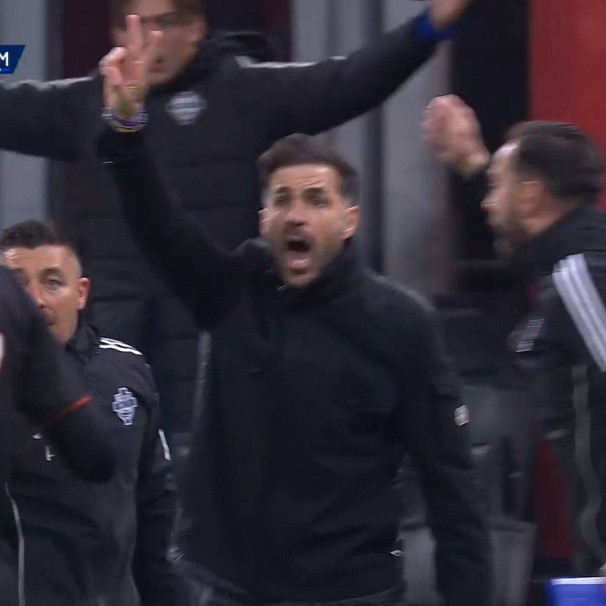 calciomercatoit's tweet photo. ❌Fallo netto di #Saelemaekers su #Baturina, Mariani non dà neanche fallo e la panchina del Como è furiosa😡
🚨Poi l'arbitro decide di fischiare, ma un #Fabregas incredulo chiede a gran voce il secondo giallo per il belga, che però non arriva💥

#MilanComo #Como #Milan https://t.co/9yB9JaHrOe