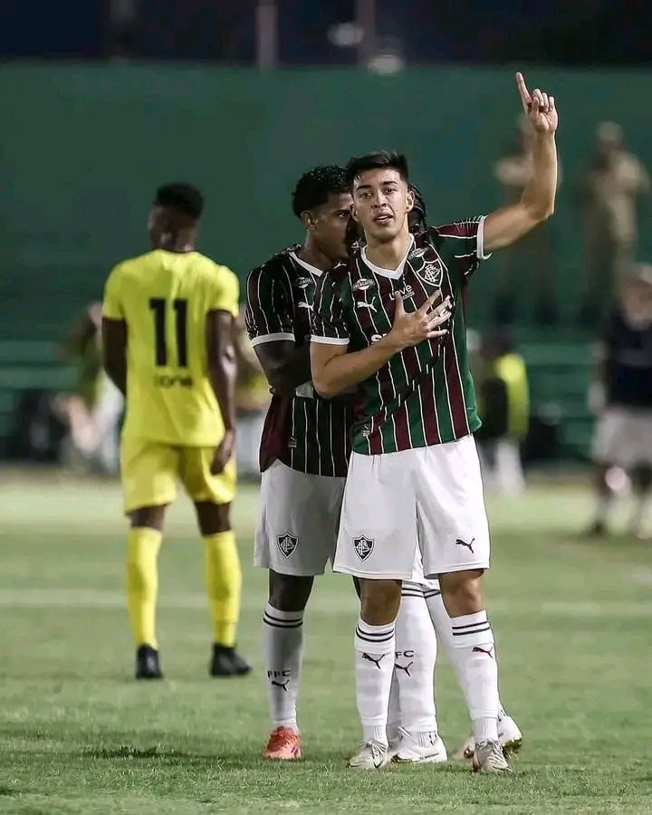 ¿LIMITADO POR CUPOS?😱

 Olimpia quiere jugar su ultima carta fichando a Rubén Lezcano🇵🇾.
Ahora en este deseo, la directiva se topa con una regla de FIFA que complica esta posibilidad. Olimpia tiene 6 prestamos internacionales.
Rodríguez,Chála,Gamarra,Benítez,Sánchez, Morales