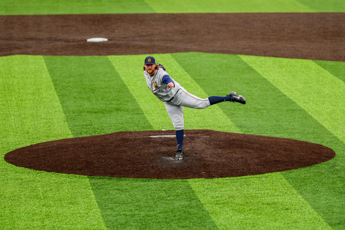 B1 | <a href="/JacobRoettgen40/">Jacob Roettgen</a> punches out two in his first inning as a Racer.

Murray State 4
North Alabama 0

#GoRacers🏇