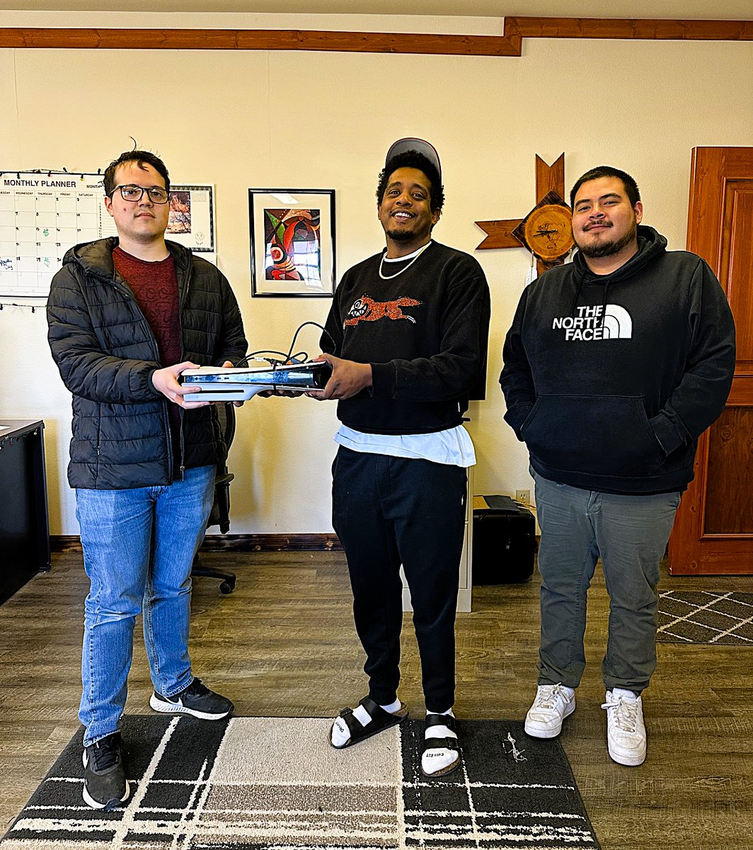 🤖We're excited to announce that Keiton Guess, our SGU Development Director, generously donated a PlayStation 5 to the SGU Gaming Club! This exciting development comes after the Gaming Club has been actively engaged in discussions to achieve official recognition within SGU.🕹️🎧📺