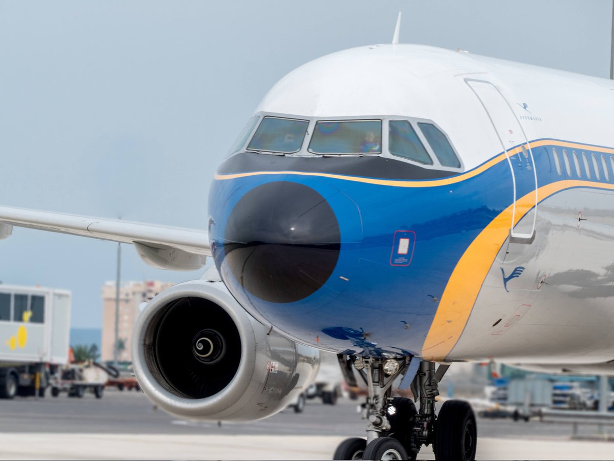 KarlosTorna's tweet photo. We 😍 #RetroLivery - Tuvimos la oportunidad de tener este @lufthansa muy cerquita en la #SpotterDay de @ALC_Airport en 2017 organizada por @ALCspotters así como este otro de @KLM @KLM_ES https://t.co/dtvCdEHMTg