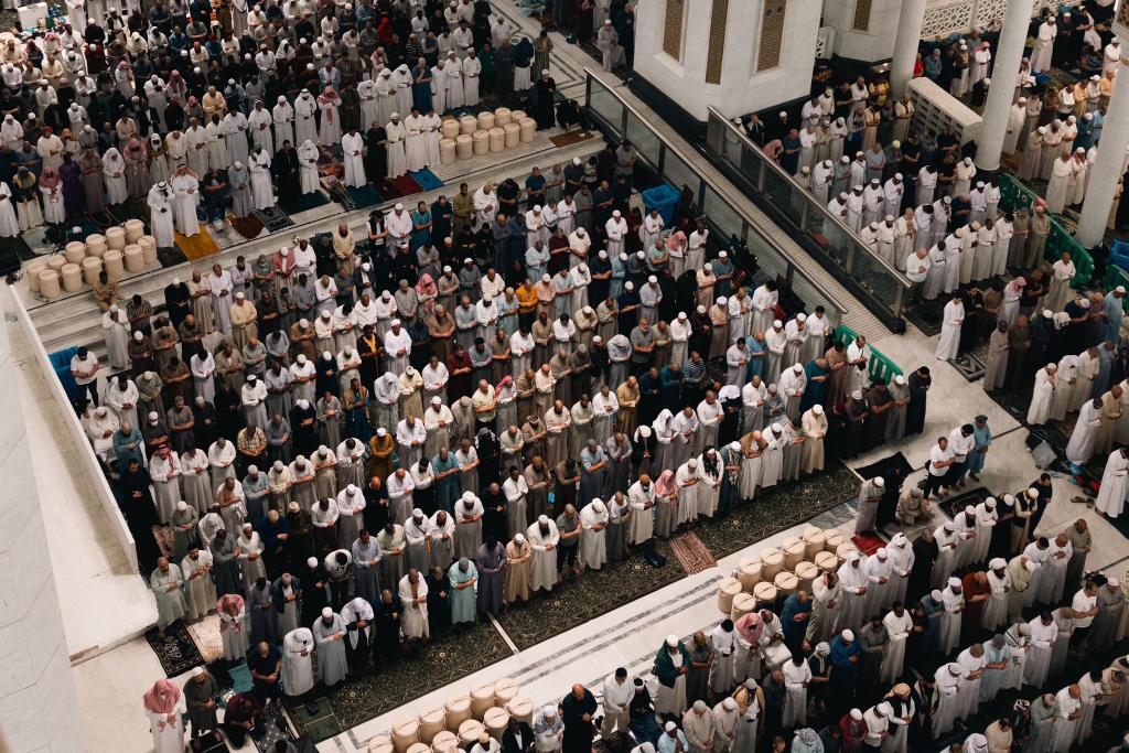 raway_alqasid's tweet photo. "اللَّيلُ أُنْسٌ والنَّهارُ سَكِينةٌ
ليت الزَّمان جميعهُ رمضانُ" https://t.co/IdMmzXXXhu