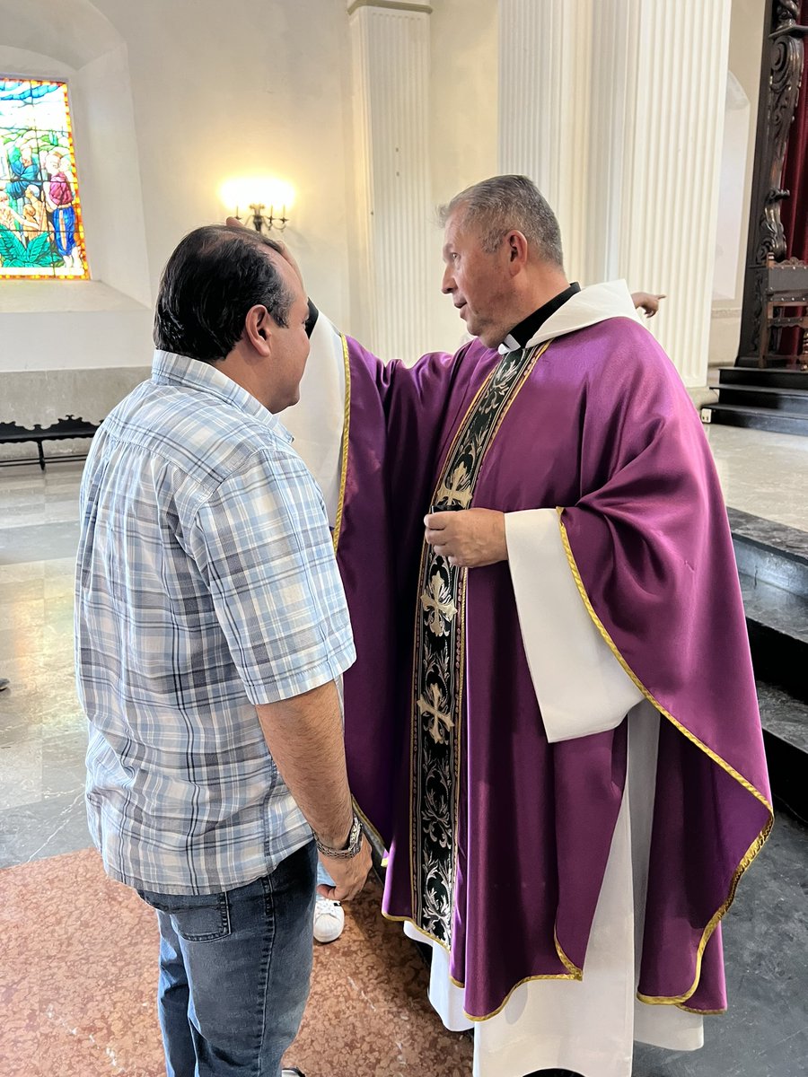 “Polvo eres y al polvo volverás” (Gn 3,19).
Hoy recibo las cenizas como llamado a la conversión y a volver mi corazón a Dios.