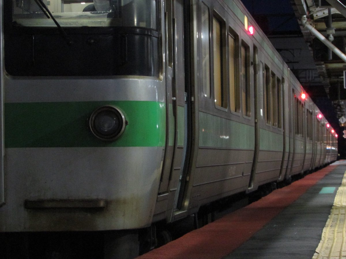 苫小牧駅にて、千歳線 普通列車 札幌 行き 721系Fｰ4203＋Fｰ4103編成