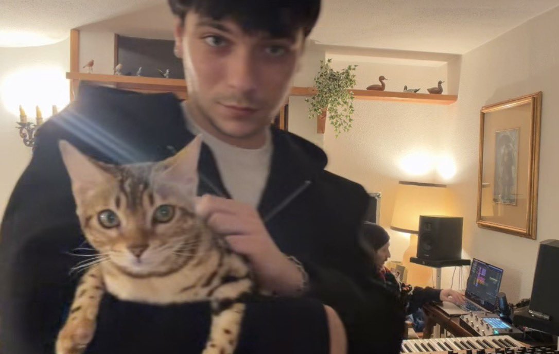 𝐋𝐨 ; tweet media