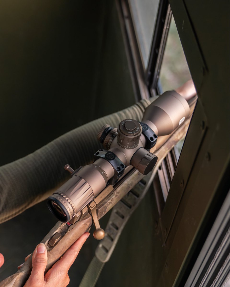 EOTECHInc's tweet image. Golden hour looks good on the tan 5-25x.

#EOTECH #Vudu #Peanutbutter