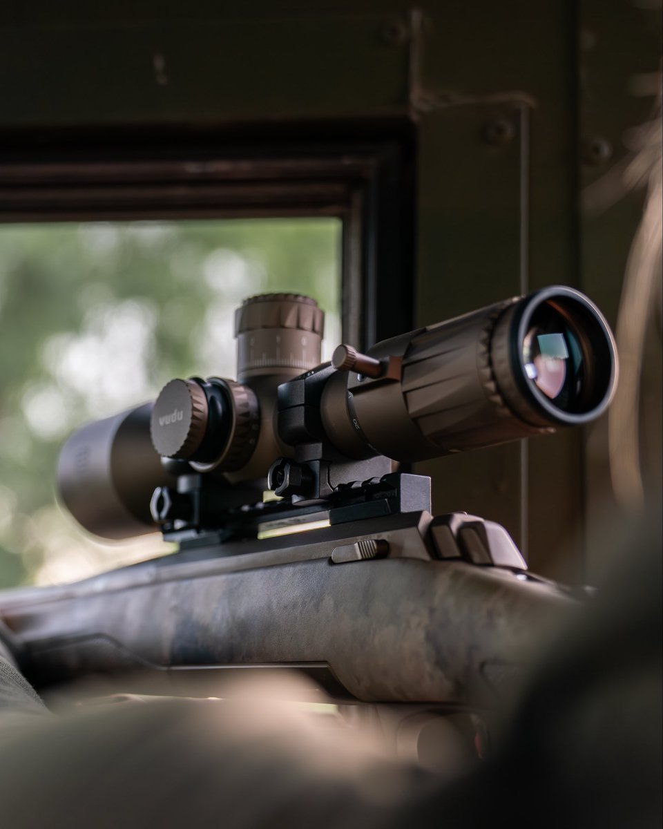 EOTECHInc's tweet image. Golden hour looks good on the tan 5-25x.

#EOTECH #Vudu #Peanutbutter