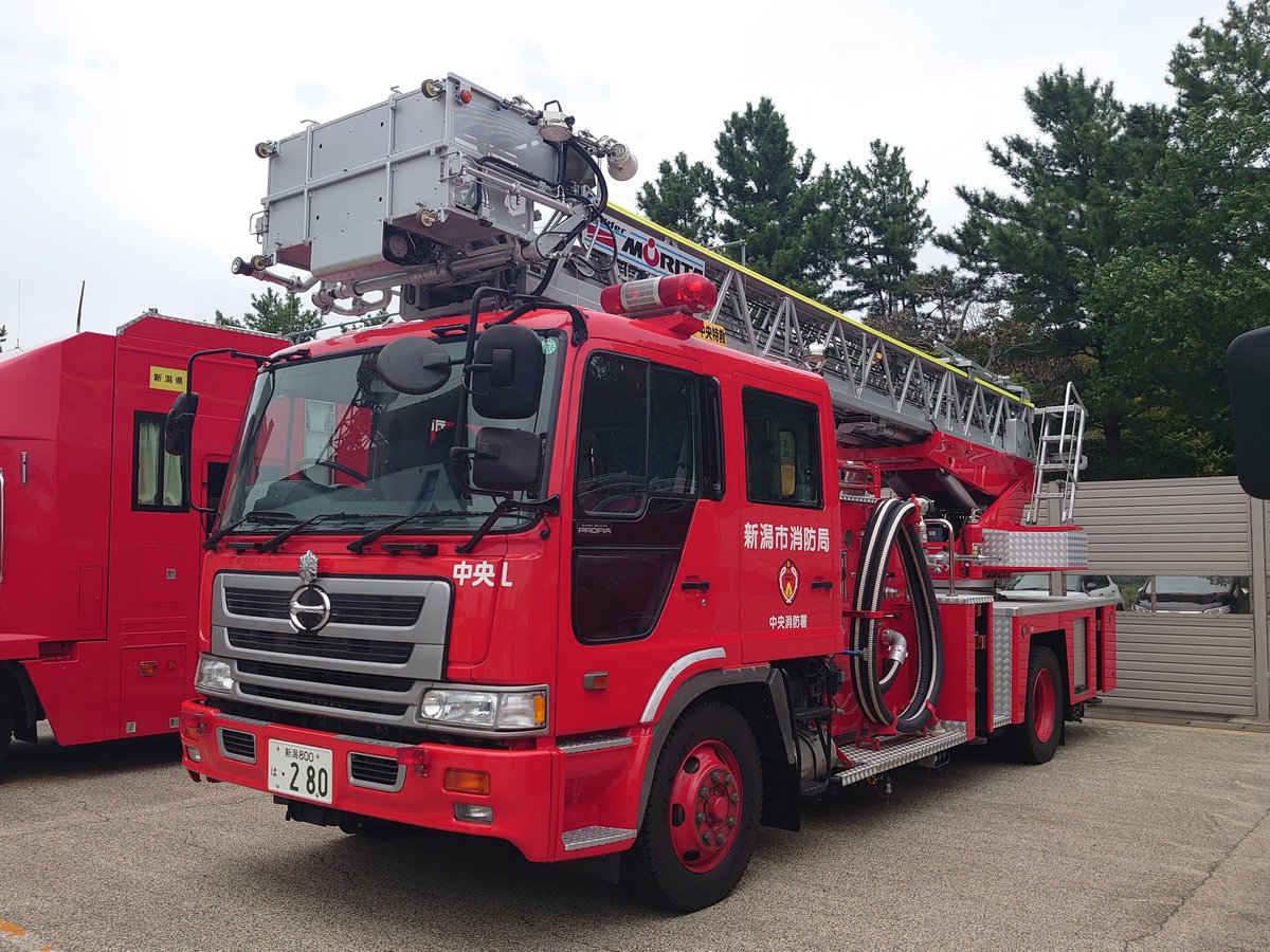 RT @8MxzrElysE9vzxp: #1日1台消防車投稿