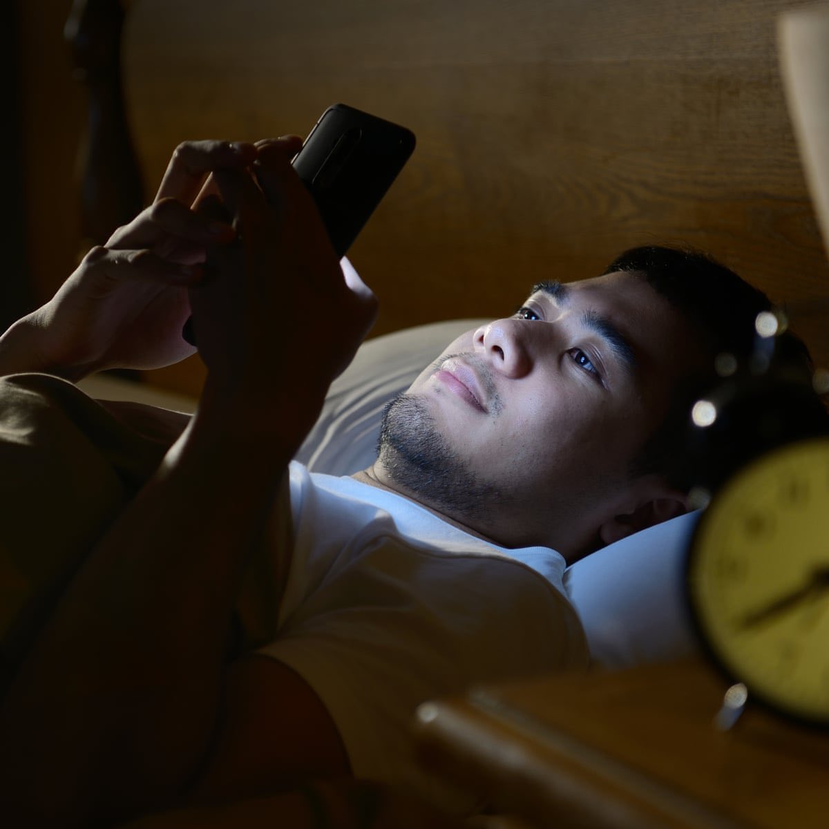 alsllmii's tweet photo. معظم الناس في "رمضان" ينامون بشكل عشوائي ويتساءلون ليش يحسون بالإرهاق! 🛌💤

هذه 5 خطوات راح تحافظ على جودة نومك:

1- مغنيسيوم غلايسينيت قبل النوم يعمّق راحتك ويريّح جهازك العصبي

2- نم 5 ساعات بعد السحور + قيلولة 90 دقيقة قبل المغرب

3- قبل النوم وبعد السحور ابتعد تماما عن الضوء الساطع

4- استخدم ميلاتونين 1-3 مجم قبل النوم بـ 30 دقيقة إذا احتجت مساعدة للدخول بالنوم

5- نصيحة اشرب آخر كوب قهوة بعد الإفطار مباشرة لأن الكافيين يبقى في جسمك ساعات طويلة