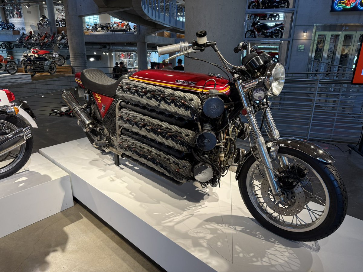 Bleufiend tweet media