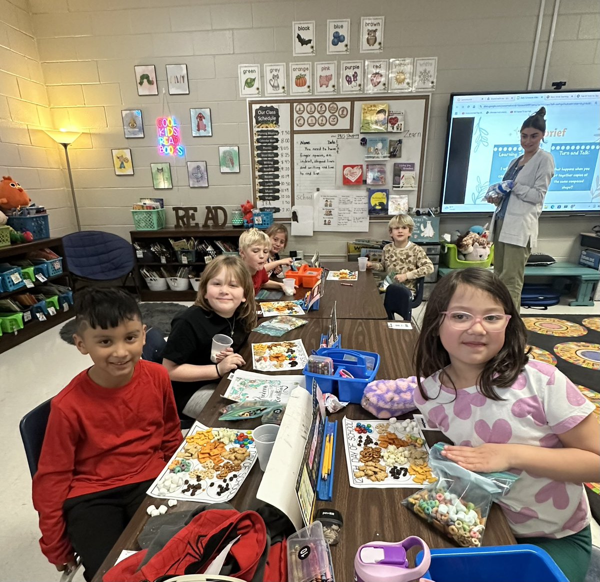 CrockerMama's tweet image. Celebrating the 120th day of school with a snack @MVESGainesville ! #makelearningfun #firstgradefun