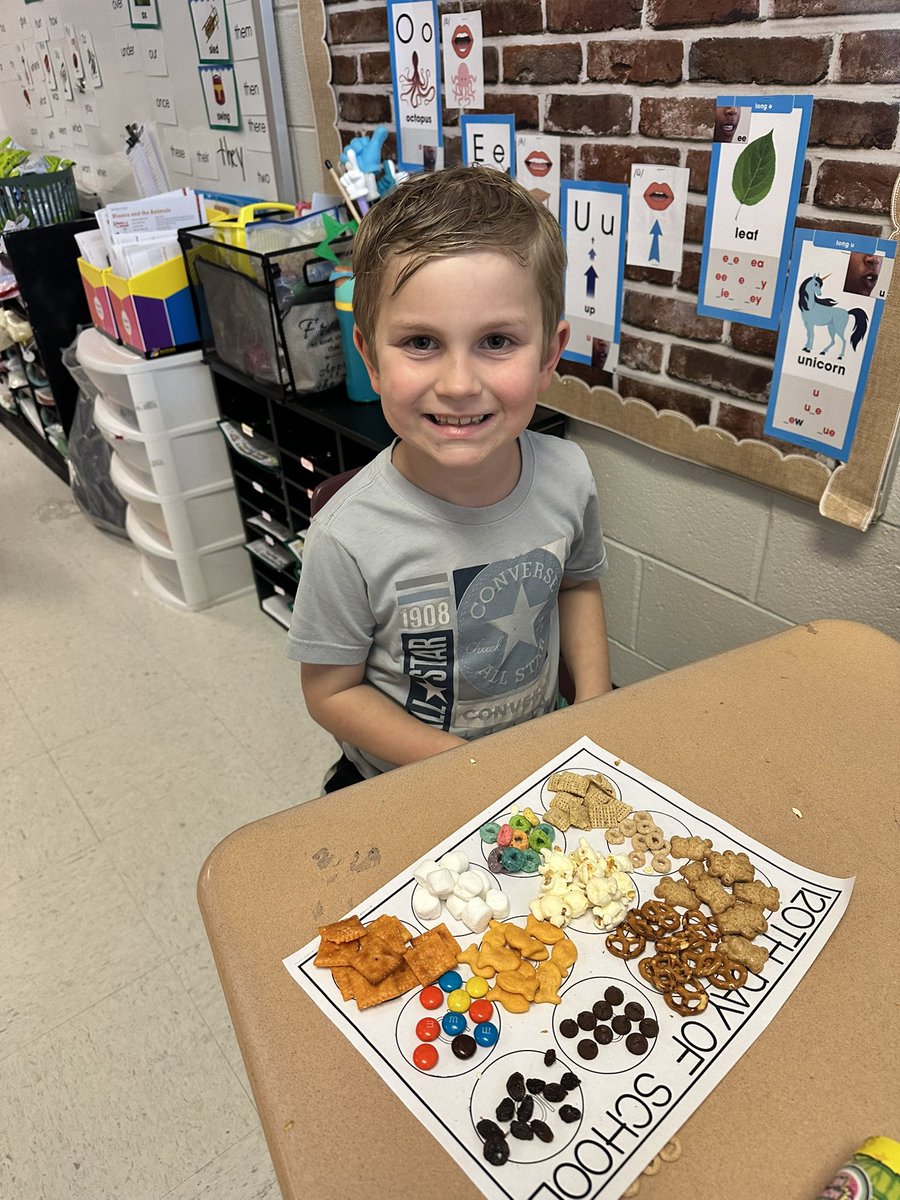 CrockerMama's tweet image. Celebrating the 120th day of school with a snack @MVESGainesville ! #makelearningfun #firstgradefun