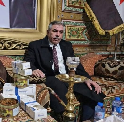 حمراء طويلة/قصيرة، شام، إيبلا  مخ  د رات  حشييش , معسل (للأركيلة): النخلة (تفاحتين)،خبز يابس ,شحاطات فافون ألمنيووووم
قال محافظ قال
بجم
إي نعم